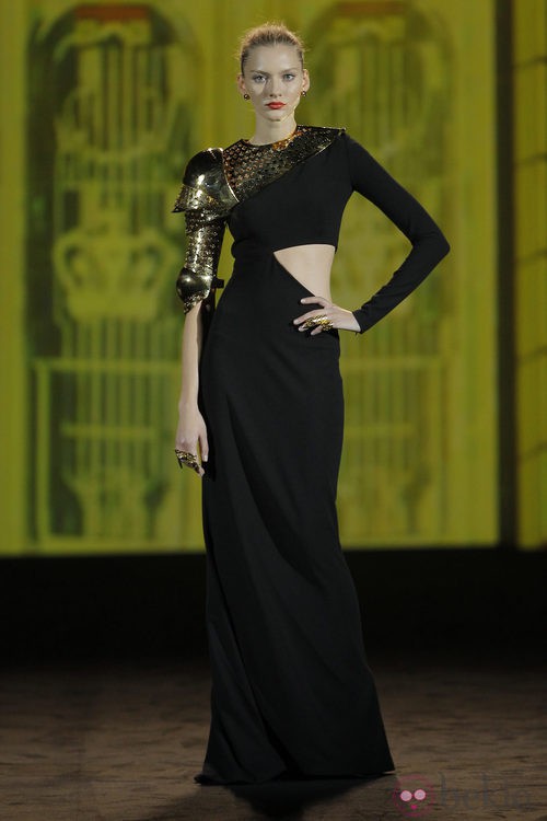 Armadura de oro de la colección otoño/invierno 2013/2014 de Aristocrazy en Madrid Fashion Week