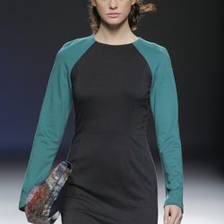 Vestido bicolor negro y verde de la colección otoño/invierno 2013/2014 de Sara Coleman en Madrid Fashion Week