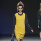 Vestido amarillo de la colección otoño/invierno 2013/2014 de Sara Coleman en Madrid Fashion Week