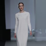 Vestido con volantes en los pies de la colección otoño/invierno 2013/2014 de David Delfín en Madrid Fashion Week