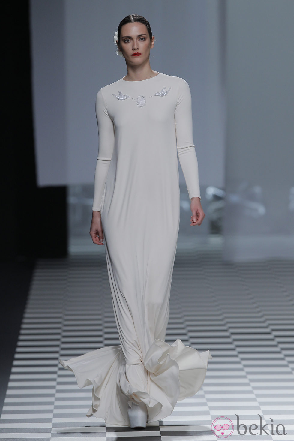 Vestido con volantes en los pies de la colección otoño/invierno 2013/2014 de David Delfín en Madrid Fashion Week