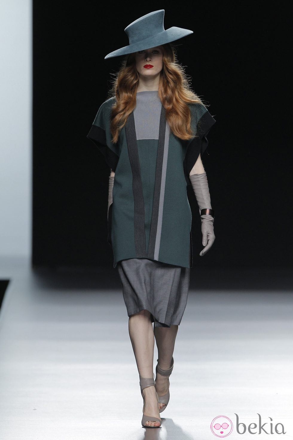 Vestido celeste de la colección otoño/invierno 2013/2014 de Ion Fiz en Madrid Fashion Week