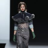 Vestido de transparencias de la colección otoño/invierno 2013/2014 de Ion Fiz en Madrid Fashion Week