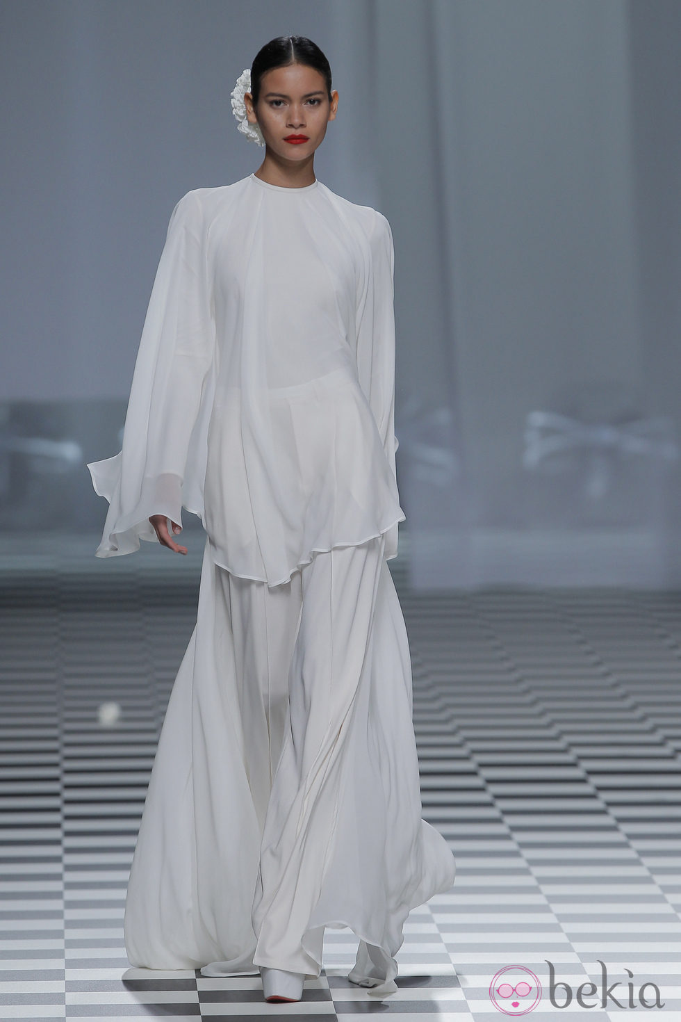 Camisa de manga larga y falda de la colección otoño/invierno 2013/2014 de David Delfín en Madrid Fashion Week