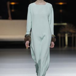 Vestido largo colección otoño/invierno 2013/2014 de Juanjo Oliva en Madrid Fashion Week