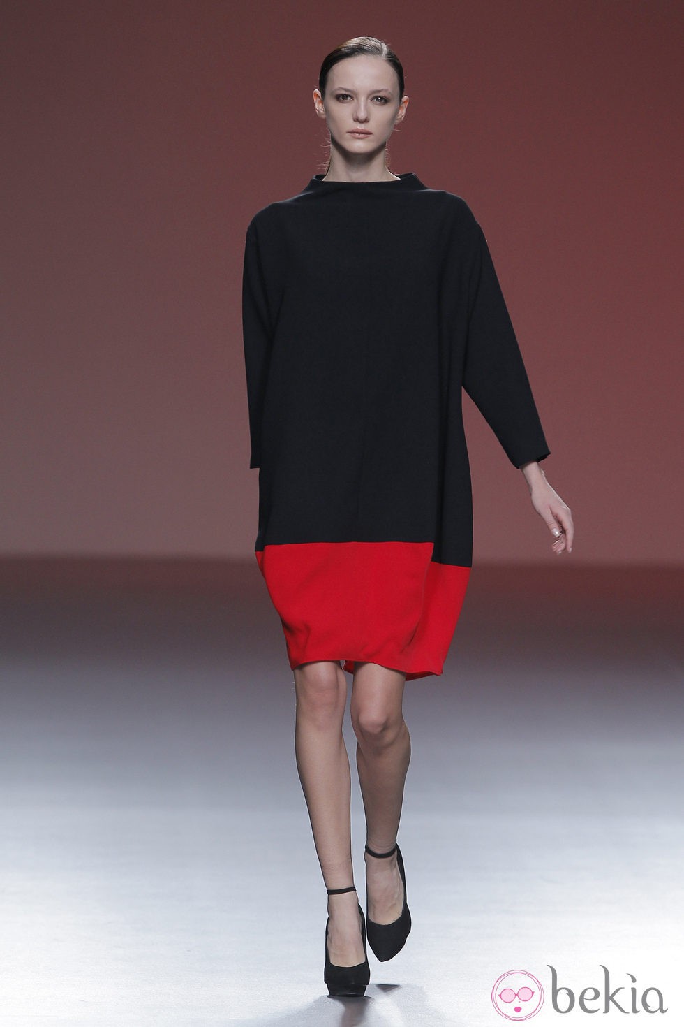 Vestido saco bicolor de la colección otoño/invierno 2013/2014 de A.A. de Amaya Arzuaga en Madrid Fashion Week