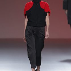 Pantalones pitillo negros de la colección otoño/invierno 2013/2014 de A.A. de Amaya Arzuaga en Madrid Fashion Week