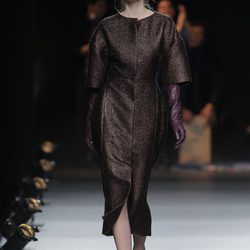 Abrigo marrón chocolate de la colección otoño/invierno 2013/2014 de Duyos en Madrid Fashion Week