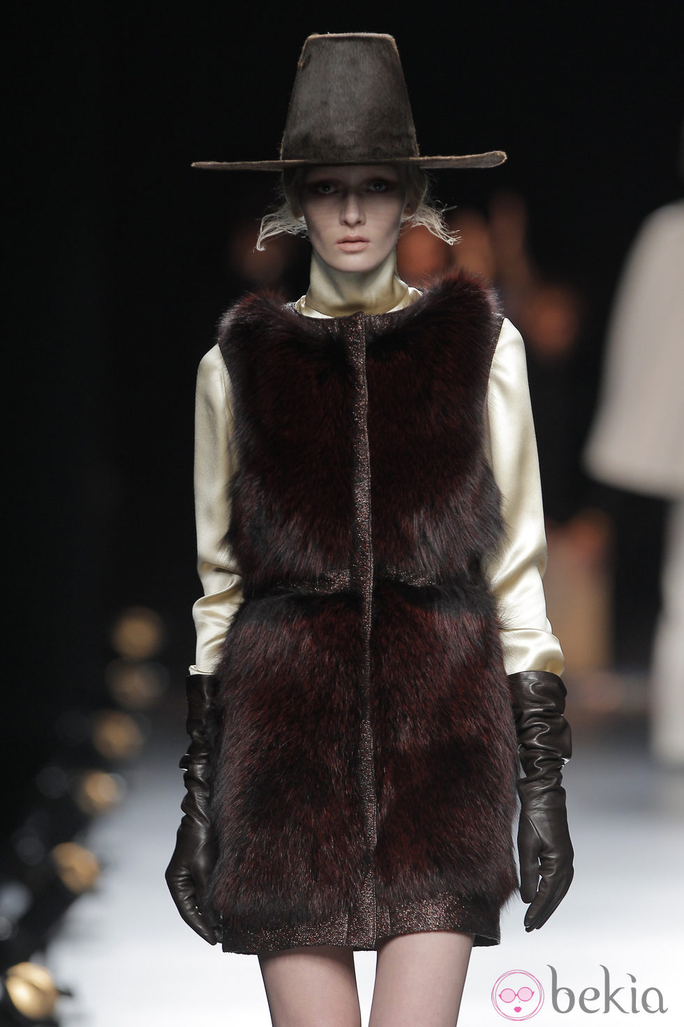 Chaleco de piel de la colección otoño/invierno 2013/2014 de Duyos en Madrid Fashion Week