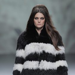 Abrigo de piel de la colección otoño/invierno 2013/2014 de Devota & Lomba en Madrid Fashion Week
