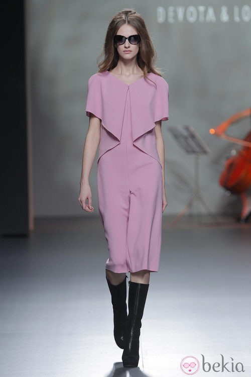 Vestido color malva de la colección otoño/invierno 2013/2014 de Devota & Lomba en Madrid Fashion Week