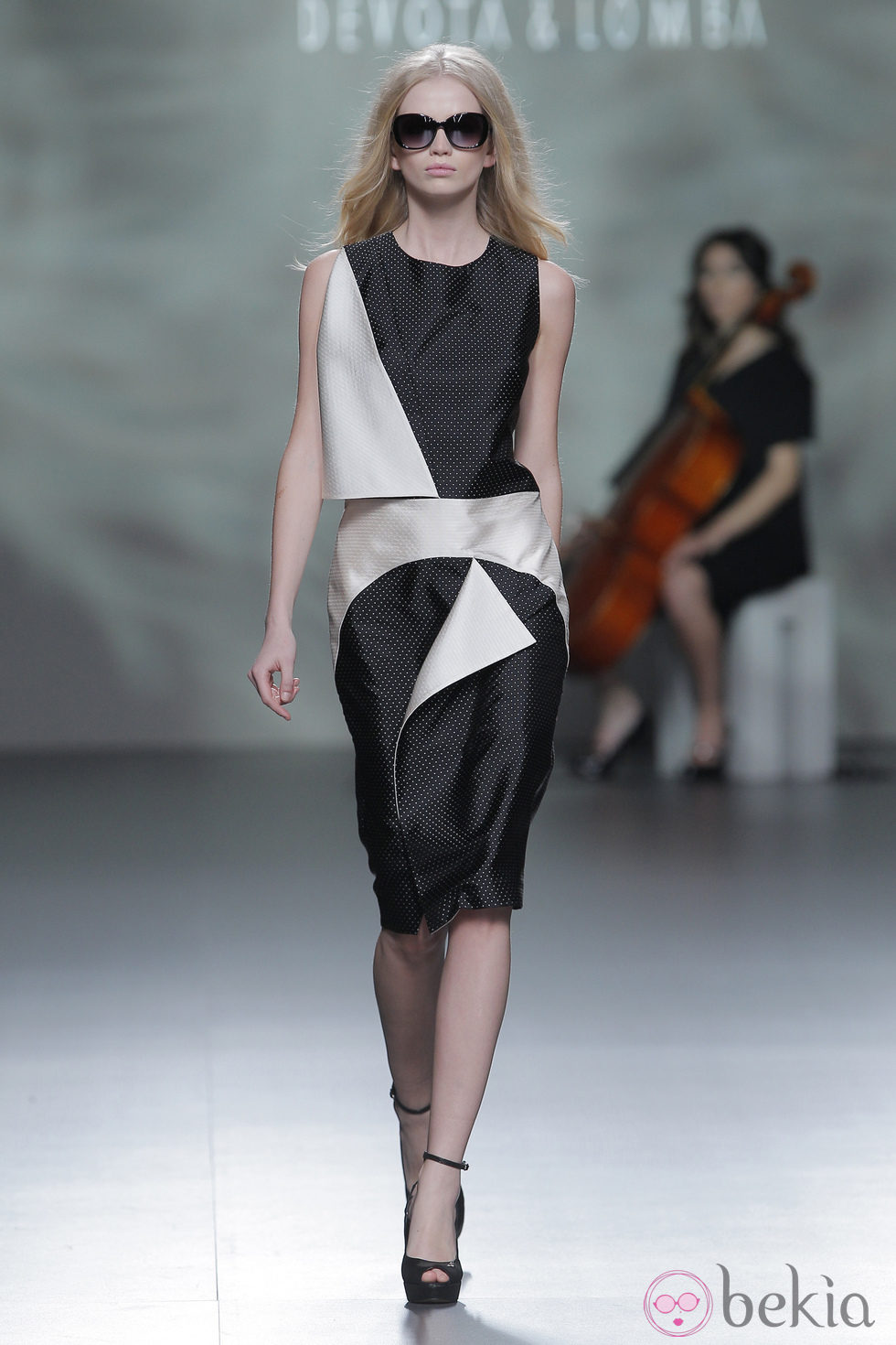 Vestido blanco y negro de la colección otoño/invierno 2013/2014 de Devota & Lomba en Madrid Fashion Week