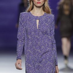 Vestido morado de la colección otoño/invierno 2013/2014 de Sita Murt en Madrid Fashion Week