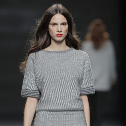 Vestido gris perla de la colección otoño/invierno 2013/2014 de Sita Murt en Madrid Fashion Week