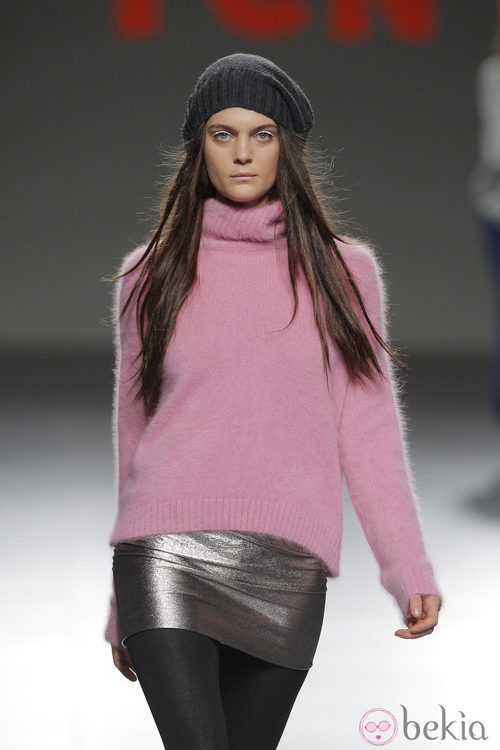 Jersey de punto rosa de la colección otoño/invierno 2013/2014 de TCN en Madrid Fashion Week
