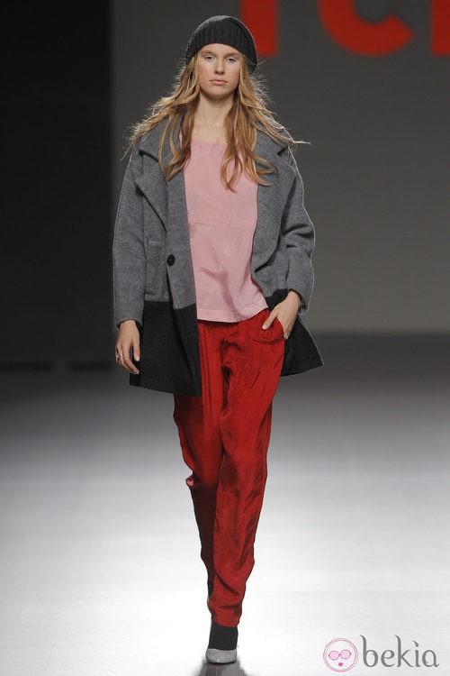 Pantalón rojo de la colección otoño/invierno 2013/2014 de TCN en Madrid Fashion Week