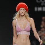 Conjunto de ropa interior rosa de la colección otoño/invierno 2013/2014 de TCN en Madrid Fashion Week