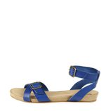 Sandalia plana azul de Indi & Cold de la colección primavera/verano 2013