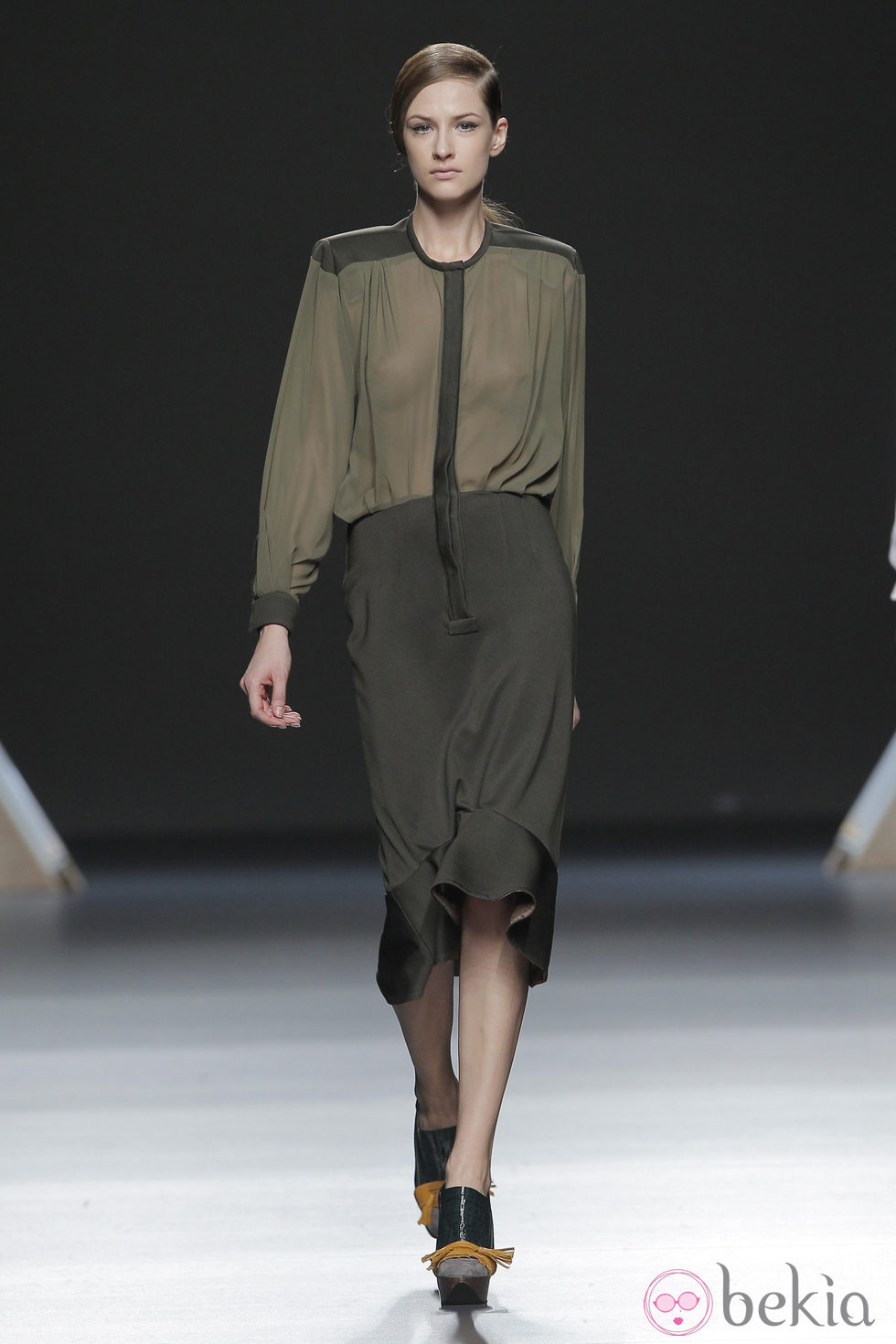 Vestido con transparencias de la colección otoño/invierno 2013/2014 de Moisés Nieto en Madrid Fashion Week