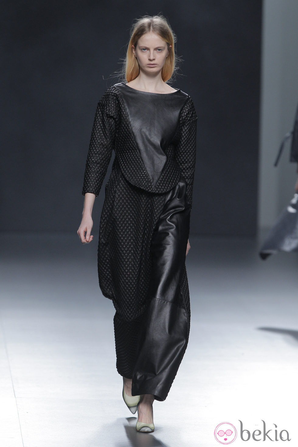 Vestido negro de cuero de la colección otoño/invierno 2013/2014 de Martín Lamothe en Madrid Fashion Week