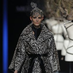 Abrigo print animal de la colección otoño/invierno 2013/2014 de Miguel Marinero en Madrid Fashion Week