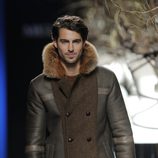Abrigo de hombre de la colección otoño/invierno 2013/2014 de Miguel Marinero en Madrid Fashion Week