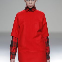 Look rojo de la colección otoño/invierno 2013/2014 de Manémané en Madrid Fashion Week