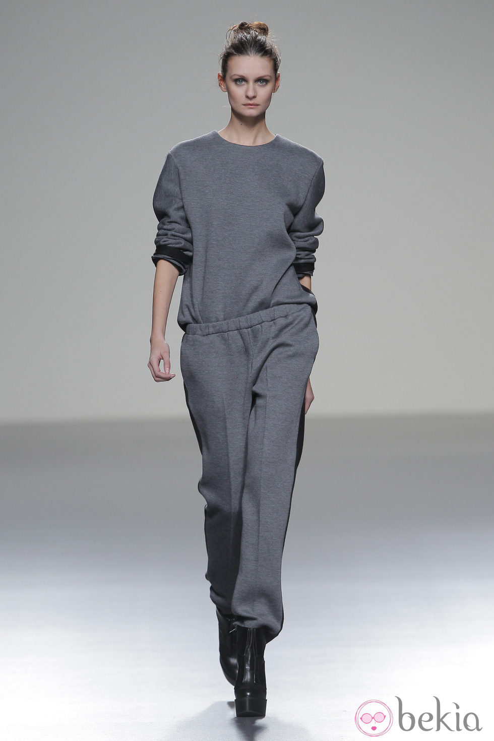 Mono gris de la colección otoño/invierno 2013/2014 de Manémané en Madrid Fashion Week