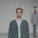 Abrigo estampado de la colección otoño/invierno 2013/2014 de Våldnad en Madrid Fashion Week