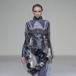 Vestido con superposiciones de la colección otoño/invierno 2013/2014 de Våldnad en Madrid Fashion Week