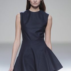Vestido azul petróleo de la colección otoño/invierno 2013/2014 de Pepa Salazar en Madrid Fashion Week