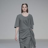 Vestido gris de la colección otoño/invierno 2013/2014 de Pepa Salazar en Madrid Fashion Week