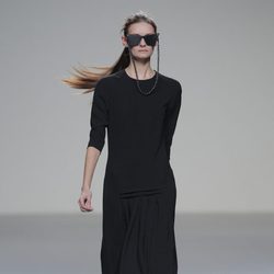 Vestido negro de la colección otoño/invierno 2013/2014 de POL en Madrid Fashion Week