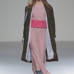 Vestido de rayas finas de la colección otoño/invierno 2013/2014 de Heridadegato en El Ego de Madrid Fashion Week
