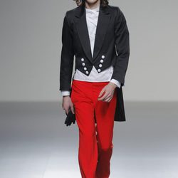 Pantalón rojo de la colección otoño/invierno 2013/2014 de Eugenio Loarce en El Ego de Madrid Fashion Week
