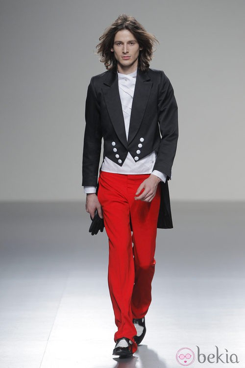 Pantalón rojo de la colección otoño/invierno 2013/2014 de Eugenio Loarce en El Ego de Madrid Fashion Week