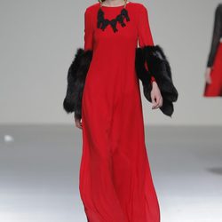 Vestido rojo de la colección otoño/invierno 2013/2014 de Pablo Erroz en El Ego de Madrid Fashion Week