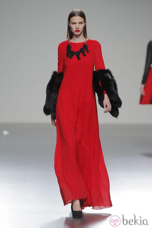 Vestido rojo de la colección otoño/invierno 2013/2014 de Pablo Erroz en El Ego de Madrid Fashion Week