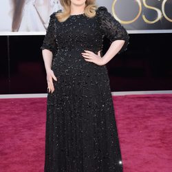 Adele con un vestido de Burberry en los Oscar 2013