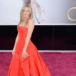 Jennifer Aniston con un vestido rojo de Valentino en los Oscar 2013