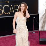 Kristen Stewart con un vestido de tul y relieve de Reem Acra en los Oscar 2013