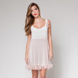 Vestido blanco y rosa palo de la colección primavera/verano 2013 de 'OUI by Poète'