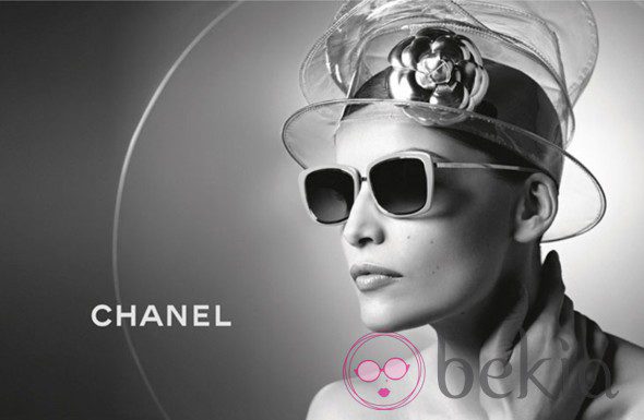 Laetitia Casta, imagen de la colección primavera/verano 2013 las gafas de sol de Chanel