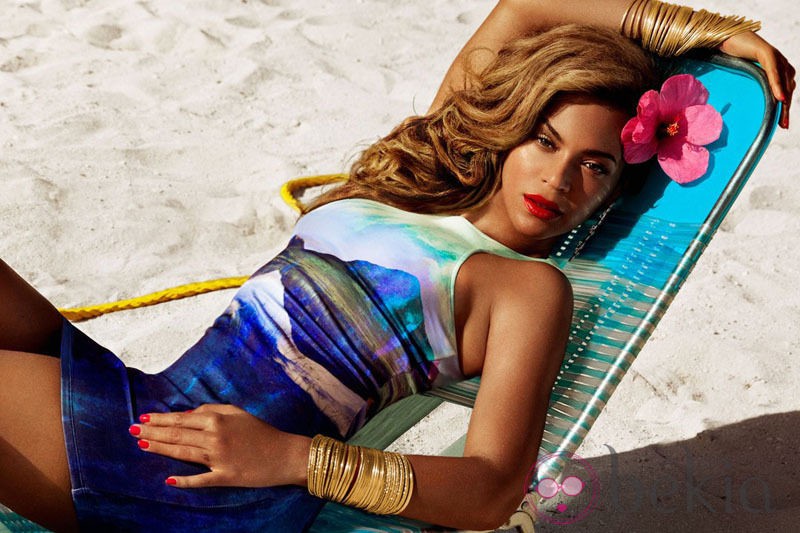 Beyoncé posando como imagen de la colección primavera/verano 2013 de H&M