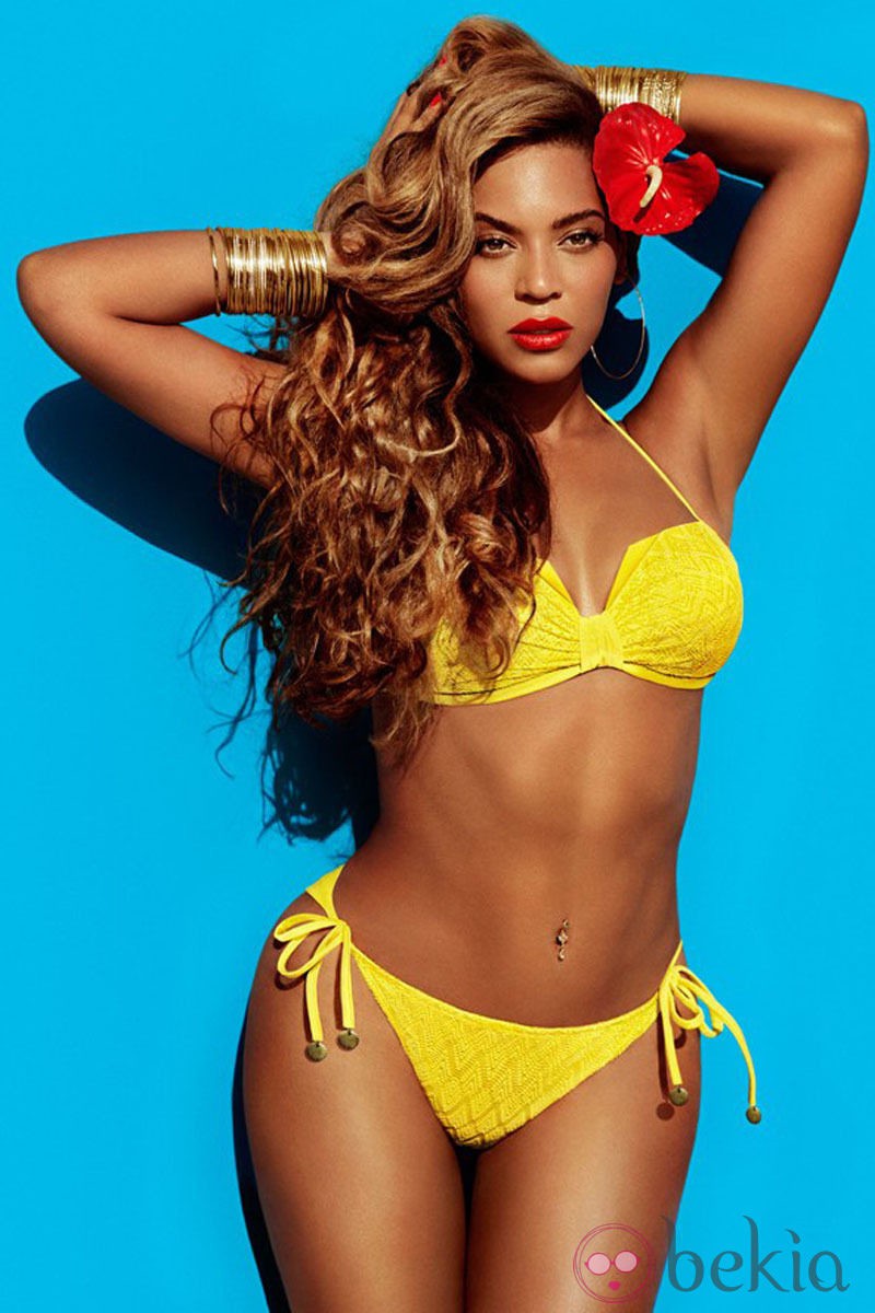 Beyoncé con un bikini amarillo de la colección primavera/verano 2013 de H&M