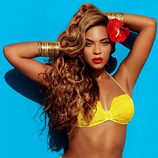 Beyoncé con un bikini amarillo de la colección primavera/verano 2013 de H&M