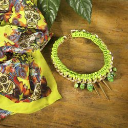 Pañuelo y collar de la colección primavera/verano 2013 de Maya Hansen para Fosco