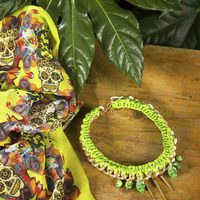 Pañuelo y collar de la colección primavera/verano 2013 de Maya Hansen para Fosco
