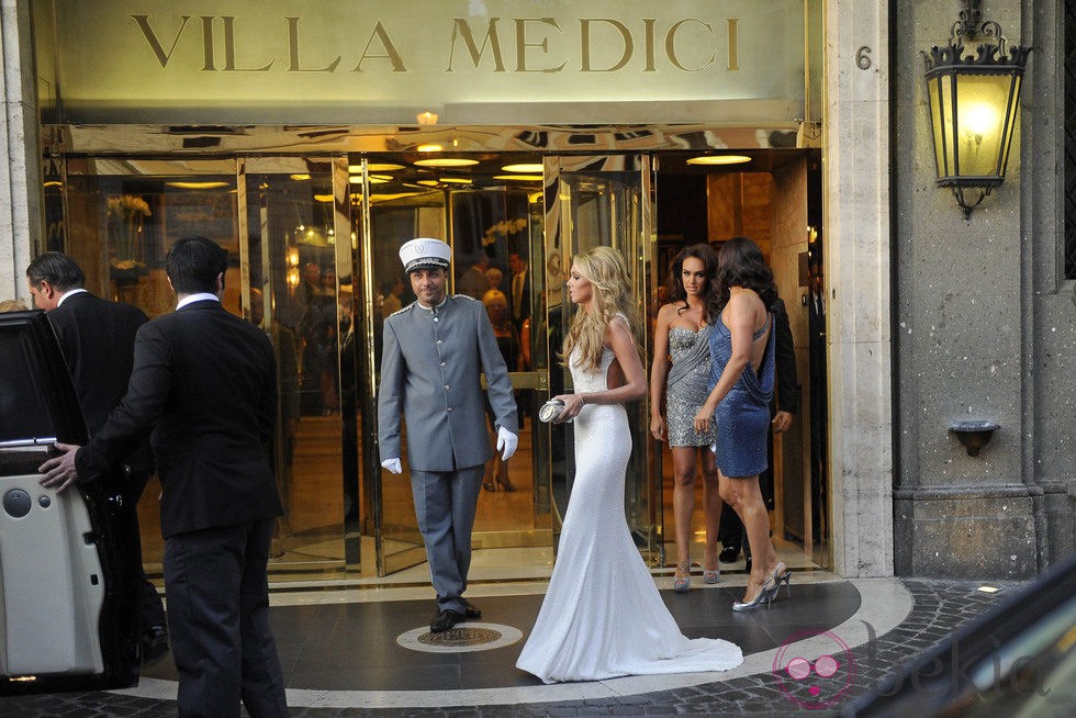 Petra Ecclestone con traje blanco de Ralph & Russo