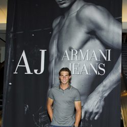 Rafa Nadal posa ante la nueva campaña de Armani Jeans